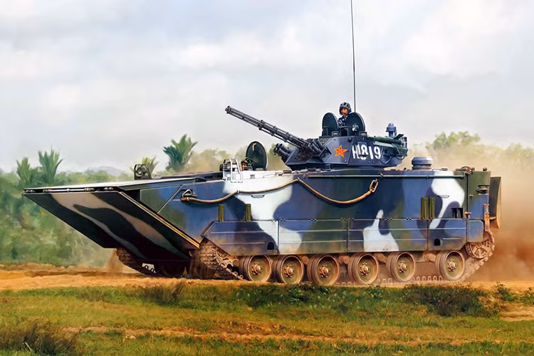 Về phần ZBD2000, đây là một trong những dòng xe bọc thép lội nước chủ lực của Norinco – Tập đoàn công nghiệp quốc phòng phương Bắc, Trung Quốc, nó còn có những cái tên khác như Type 05 hay ZBD 05. Và về tổng thể ZBD2000 là một dạng xe bọc thép có khả năng chở quân, hỗ trợ di chuyển trên biển và được trang bị hỏa lực. Nguồn ảnh: GoodFon.