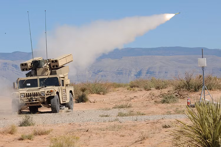 Được điều khiển hoàn toàn tự động, hệ thống phòng không Avenger là vũ khí phòng không có khả năng cơ động tốt nhất của Quân đội Mỹ, bởi trọng lượng nhẹ, dễ triển khai và có năng lực tác chiến vượt trội. Nguồn ảnh: Quân đội Mỹ.