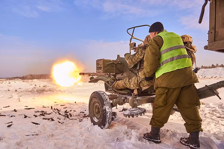 Theo đó với kho vũ khí “khủng” mà Liên Xô để lại, Quân đội Ukraine chẳng dại gì mà thay đổi chúng theo sở thích của các chính trị gia ngồi “chỉ tay năm ngón”ở Kiev, nhất là khi chúng là thứ bảo vệ họ trong cuộc chiến chống lại lực lượng ly khai ở miền Đông Ukraine. Nguồn ảnh: Quân đội Ukraine.