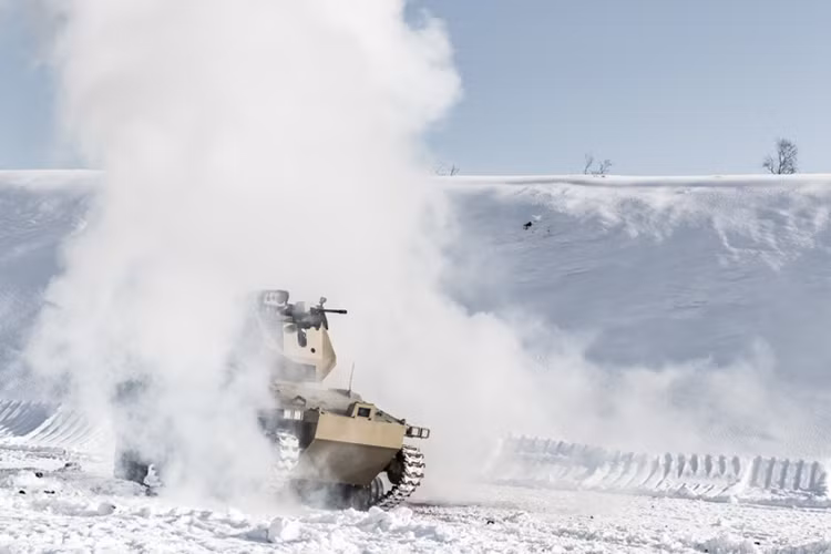 Về Soratnik, đây là một mẫu phương tiện chiến đấu tự động dành cho các nhiệm vụ trinh sát, hỗ trợ hỏa lực, vận tải hay thậm chí là cả cứu thương. Soratnik được điều kiện từ xa hoặc tự hành tùy vào từng loại nhiệm vụ khá nhau. Nguồn ảnh: Kalashnikov.