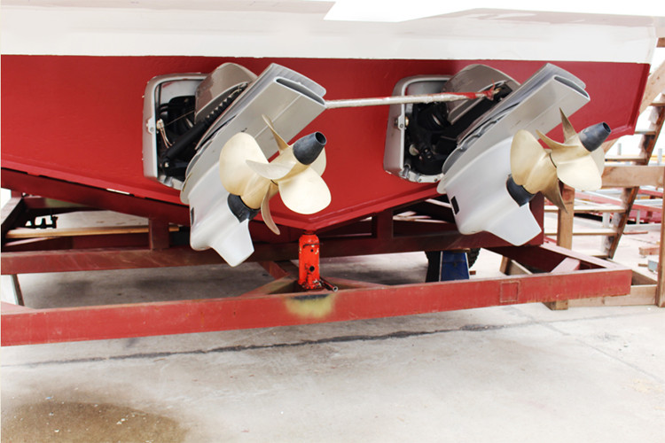 Cụm hai chân vịt kép trên tàu MS-50S. Nguồn ảnh: James Boat.