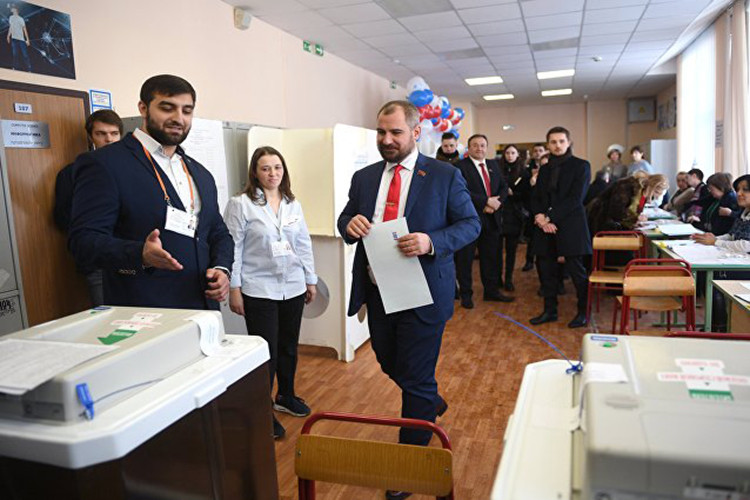 Ứng cử viên Maxim Suraykin một đại diện khác của Đảng Cộng sản Nga. Ảnh: Sputnik.