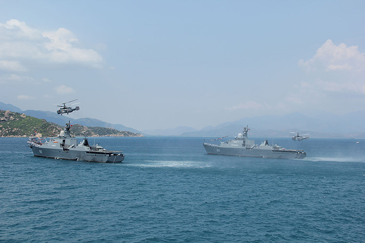 Bên cạnh trực thăng săn ngầm Ka-28, các tàu này sẽ sở hữu cả sonar và đặc biệt là vũ khí tích hợp (ngư lôi hoặc bom chìm). Nguồn ảnh:Hải quân Việt Nam.