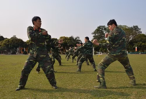 Trong đó, Tiểu đoàn Trinh sát 701 là đơn vị luôn dẫn đầu lực lượng trinh sát toàn Quân đoàn về huấn luyện, sẵn sàng chiến đấu. Ảnh: Huấn luyện đánh đối kháng trực tiếp với “địch”. Nguồn ảnh: QĐND.