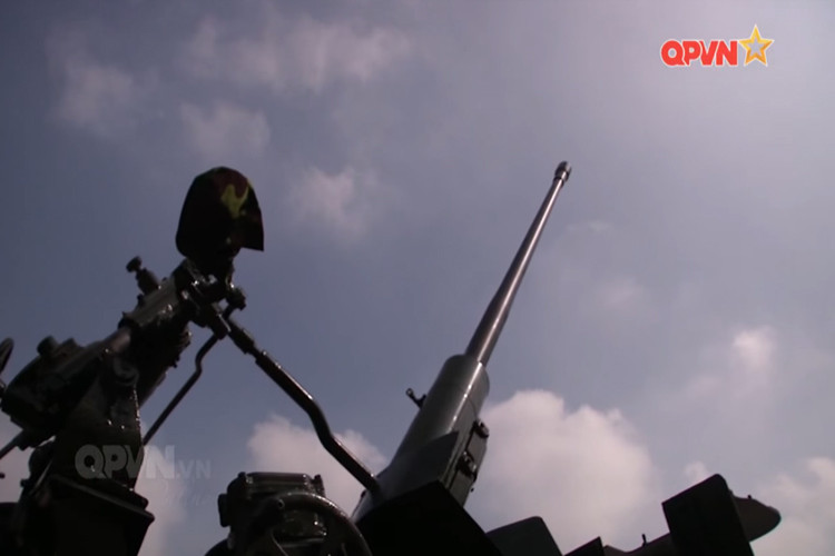 Sau nâng cấp, những khẩu pháo 57 mm vốn lạc hậu đã lột xác thành vũ khí có uy lực cao, chiến đấu hiệu quả, có khí tài, tự động hoàn toàn trong điều kiện chiến đấu ác liệt, có thể sơ tán kíp pháo thủ để hạn chế thương vong cho bộ đội. Nguồn ảnh: QPVN.