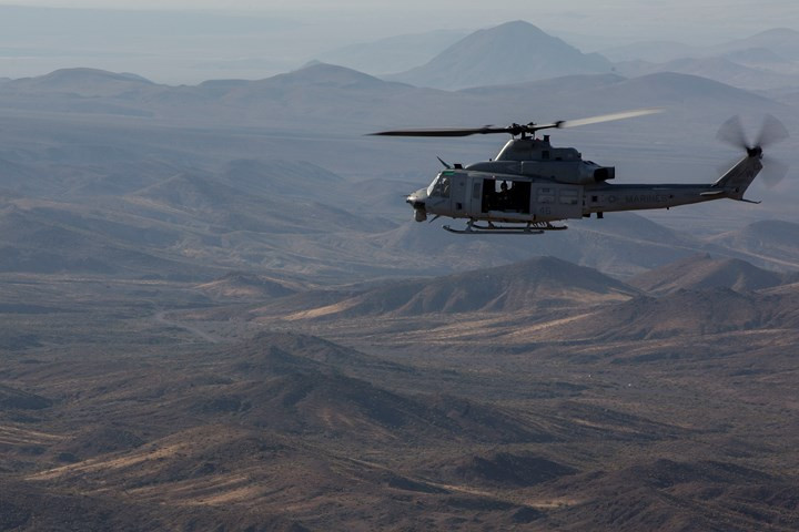 Trực thăng UH-1Y Huey chuẩn bị hạ cánh sau đợt huấn luyện hỗ trợ tấn công chiến thuật tại Arizona.