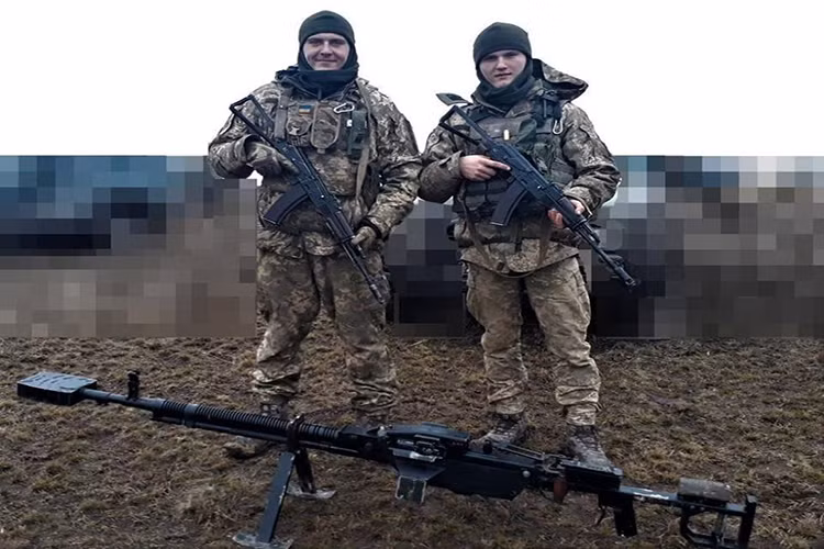 Hiện tại loại vũ khí được sử dụng bởi cả hai bên tham chiến tại miền Đông Ukraine, đơn giản vì sự tiện lợi và bền bỉ DShK nhất là khi nó có thể thực hiện được nhiều loại nhiệm vụ khác nhau trên chiến trường như phòng không, chống bộ binh cho đến chống các phương tiện cơ giới. Nguồn ảnh: ATO.