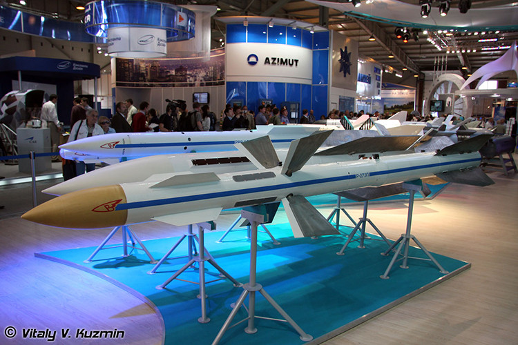 Ngoài ra, R-27 có thể bắn được cả mục tiêu bám đuôi máy bay với cự ly tối đa ở chế độ phóng độc đáo này là 20km, tầm bắn tối thiểu 300m. Tên lửa có thể phóng ở độ cao chỉ từ 20m tới 27km. Nguồn ảnh: Vitaly-Kuzmin