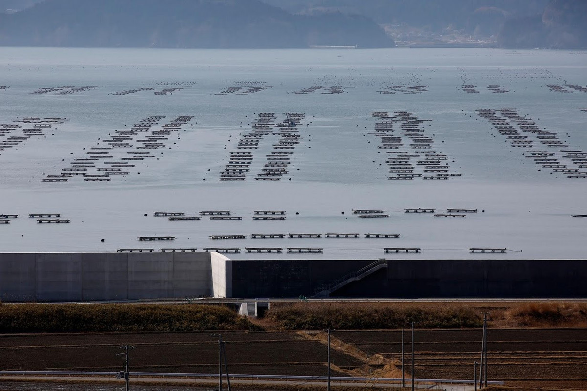 "Cảm giác như chúng tôi đang ngồi tù, dù chúng tôi chẳng làm gì sai", người đàn ông 52 tuổi nói với Reuters.