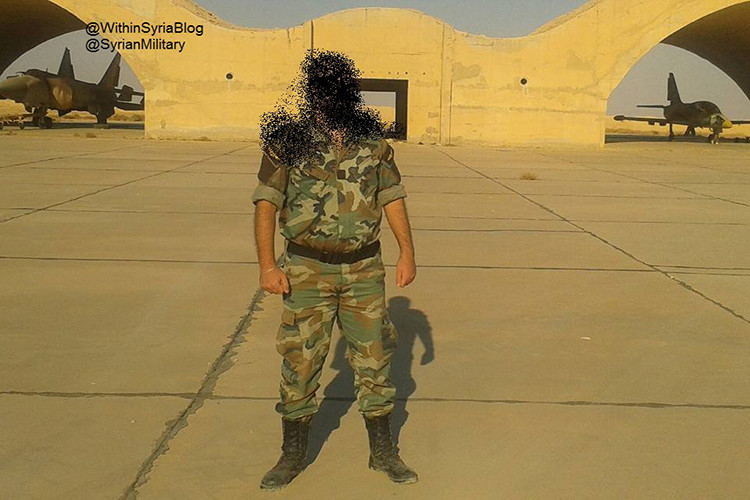 Một chiếc MiG-25 (bên trái ảnh) nằm trong hangar tại một căn cứ nào đó của Không quân Syria. Xem ra nó còn được bảo quản tốt, nhưng không có bằng chứng rõ ràng về việc liệu nó có còn hoạt động. Nguồn ảnh: Vestnik