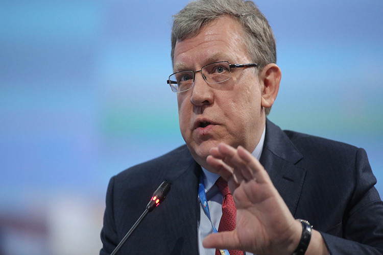 Khả năng ông Kudrin quay lại Điện Kremlin vào tháng 5 tới cũng khá thấp ngay cả khi trong hoạt động tranh cử vừa qua, vị bộ trưởng này luôn kề vai sát cánh bên ông Putin. Nguồn ảnh: Financial Times.