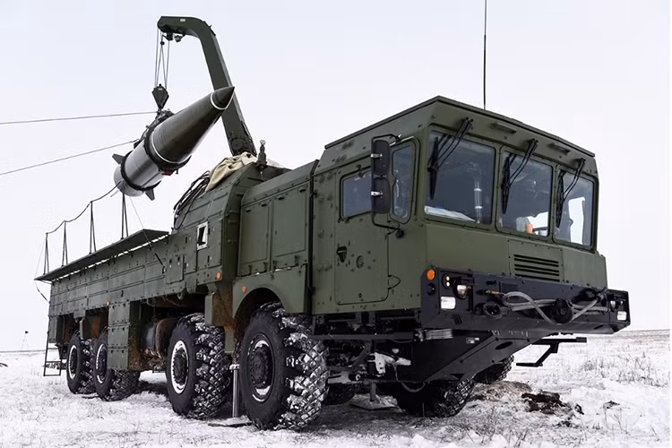 Trong Thông điệp Liên bang 2018, được Tổng thống Nga Vladimir Putin đọc trước Quốc hội Nga cũng có đề cập tới quá trình Quân đội Nga đưa vào trang bị Iskander-M từ năm 2012 cho đến nay. Số tổ hợp phóng lẫn đạn tên lửa Iskander-M được Nga đưa vào trang bị trong năm 2017 so với năm 2012 tăng gấp 30 lần. Nguồn ảnh: Bộ Quốc phòng Nga.