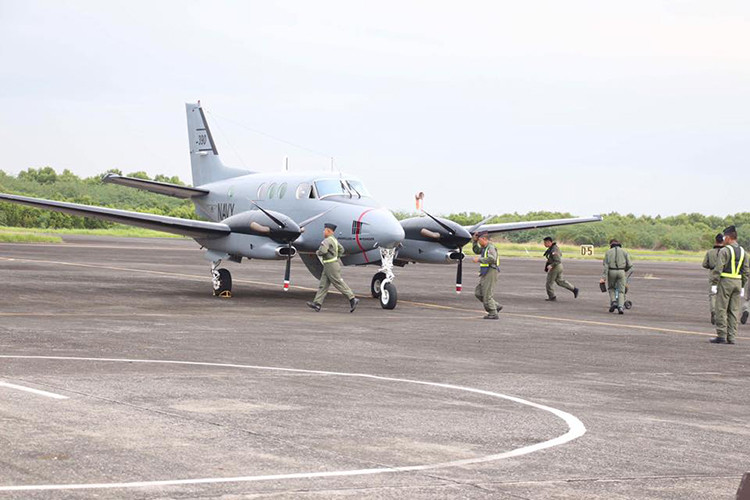 Beechcraft King Air là dòng máy bay cánh quạt hai động cơ do hãng Beech Aircraft Corporation chế tạo, hoạt động chủ yếu trong thị trường hàng không dân sự. Lực lượng phòng vệ Nhật Bản bắt đầu sử dụng King Air TC-90 từ đầu những năm 1970 và biến thế quân sự của King Air C-90. Nguồn ảnh: The Philippine Fleet.