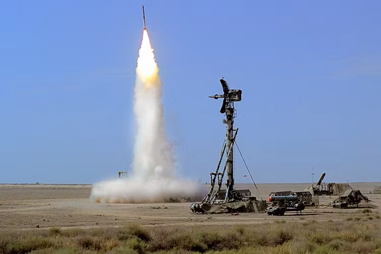 1.700 bệ phóng tên lửa phòng không S-300. Nguồn ảnh: MilitaryArms