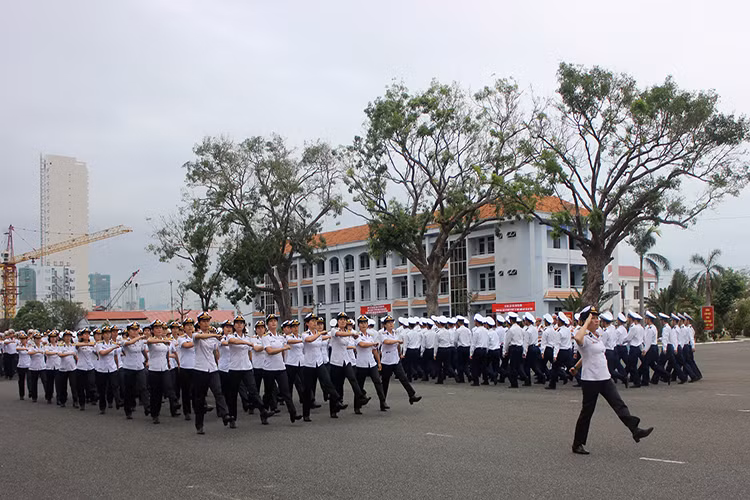 Khối các quân nhân nữ gồm cán bộ, giảng viên toàn trường.