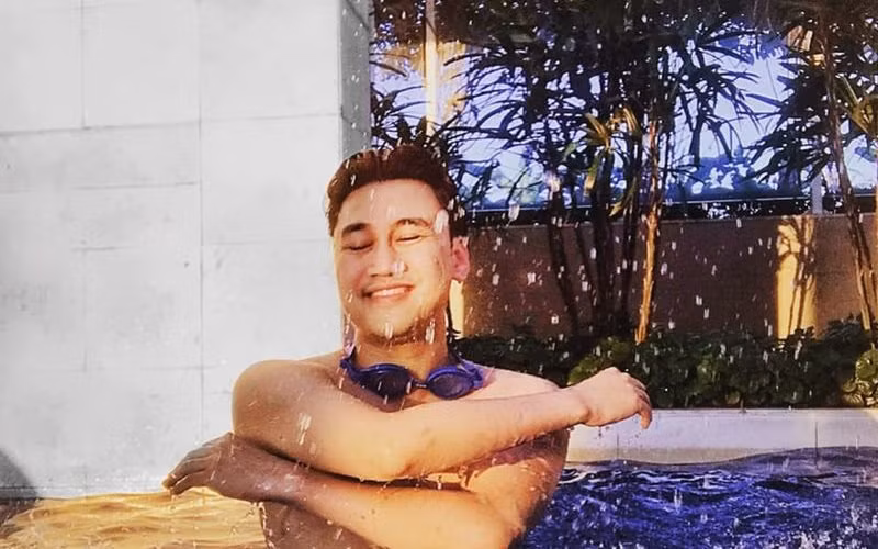  Don Nguyễn, sinh năm 1982 là ca sĩ, diễn viên và từng là hiện tượng trên mạng xã hội. Anh được biết nhiều với tư cách là tác giả của các clip nhái lại các phần trình diễn của các ca sĩ, nghệ sĩ nổi tiếng.