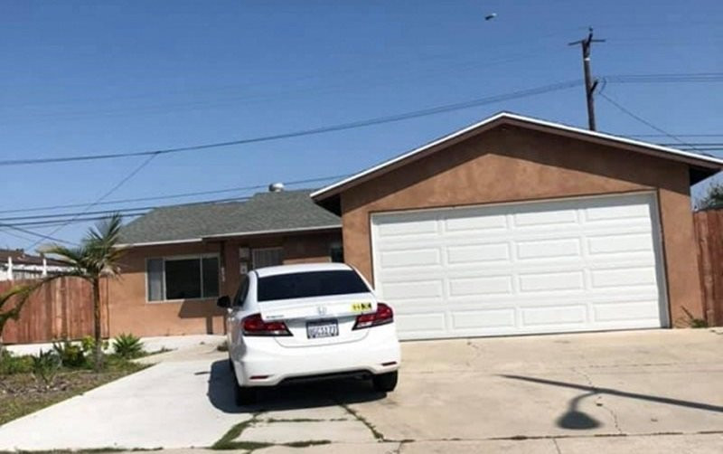 Những hình ảnh trong căn nhà sau đó được cô hào hứng chia sẻ. Có thể thấy bên ngoài nhà đúng kiểu nhà Mỹ cơ bản với 1 tầng, có nơi để xe, bên ngoài rộng rãi, bên trong giản dị, ấm cúng.