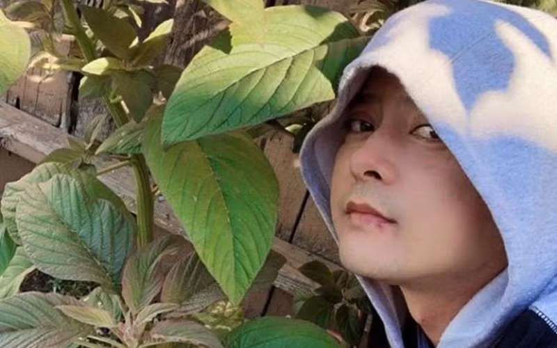 Khu vườn nhỏ đủ loại như: ớt, dưa chuột, mướp đắng, các loại rau thơm, hoa cúc... Tất cả mọi thứ đều đã cho những quả ngọt đầu tiên. Con cái của nam diễn viên vô cùng thích thú với thành quả của bố.