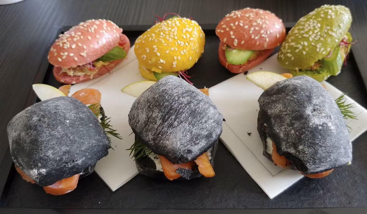 Choang voi bua an xa xi tren may bay danh cho khach VIP-Hinh-5