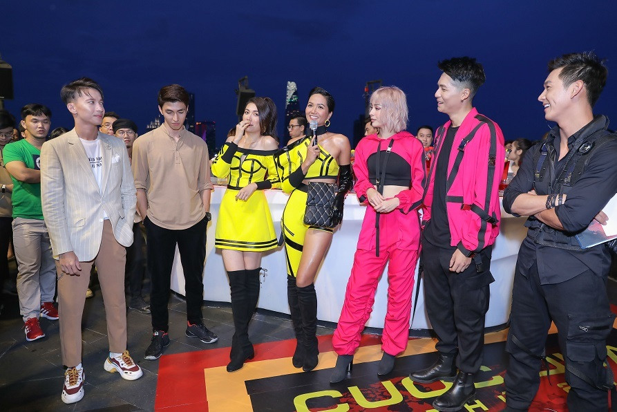 Các đội chơi giao lưu tại sự kiện. "The Amazing Race Vietnam – Cuộc đua kỳ thú 2019" phiên bản người nổi tiếng sẽ lên sóng tập đầu tiên vào 20h00 thứ Bảy, ngày 06/07/2019 trên VTV3 với chặng hành trình bắt đầu từ sông Nho Quế (Hà Giang).