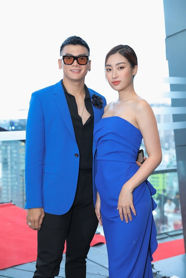 Đỗ Mỹ Linh – Lê Xuân Tiền đại diện cho đội xanh dương. Hoa hậu Việt Nam 2016 tiết lộ cô đã phải dành nhiều thời gian thuyết phục gia đình, công ty quản lý để có thể đồng hành với Lê Xuân Tiền trong cuộc thi. Cả hai cũng gác công việc cá nhân để dành thời gian trao đổi kỹ lưỡng trước khi chương trình bước vào ghi hình.