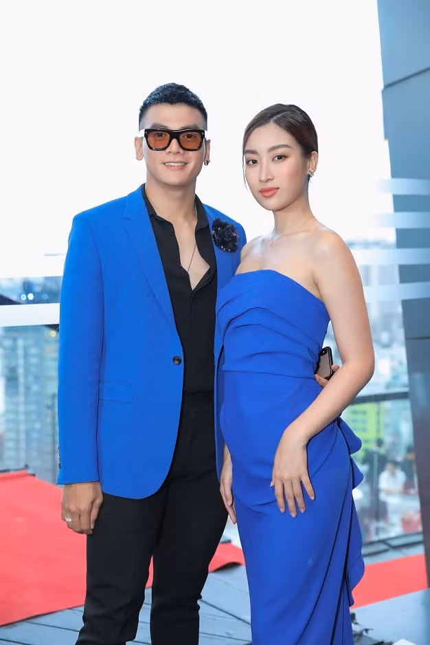 Đỗ Mỹ Linh – Lê Xuân Tiền đại diện cho đội xanh dương. Hoa hậu Việt Nam 2016 tiết lộ cô đã phải dành nhiều thời gian thuyết phục gia đình, công ty quản lý để có thể đồng hành với Lê Xuân Tiền trong cuộc thi. Cả hai cũng gác công việc cá nhân để dành thời gian trao đổi kỹ lưỡng trước khi chương trình bước vào ghi hình.