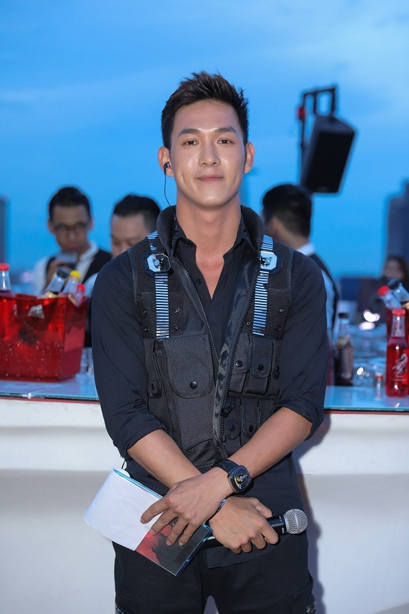 Nam diễn viên Song Luân đảm nhận vị trí cầm trịch chương trình. Cuộc đua kỳ thú 2019 được ghi hình vào giữa tháng 5/2019 với phân nửa số tập đã hoàn thành. Một số hình ảnh trong quá trình tham gia của các đội cùng thông tin ngoài lề về kết quả các vòng được hé lộ càng khiến chương trình nhận được sự quan tâm dù thời điểm phát sóng còn khá lâu.