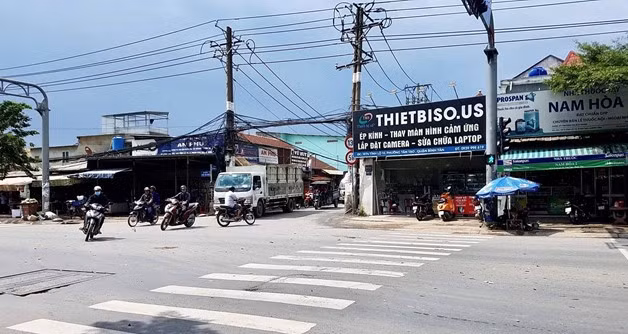 2 tai xe xe om chem nhau trong thuong vi gianh khach