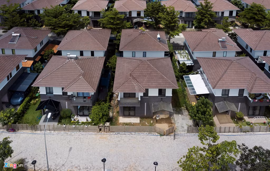 Toàn bộ dự án Camellia Garden có 84 căn biệt thự, diện tích trung bình là 156 m2. Bên cạnh đó còn có 102 nhà phố liền kề diện tích trung bình 74 m2 hiện đã hoàn thành.