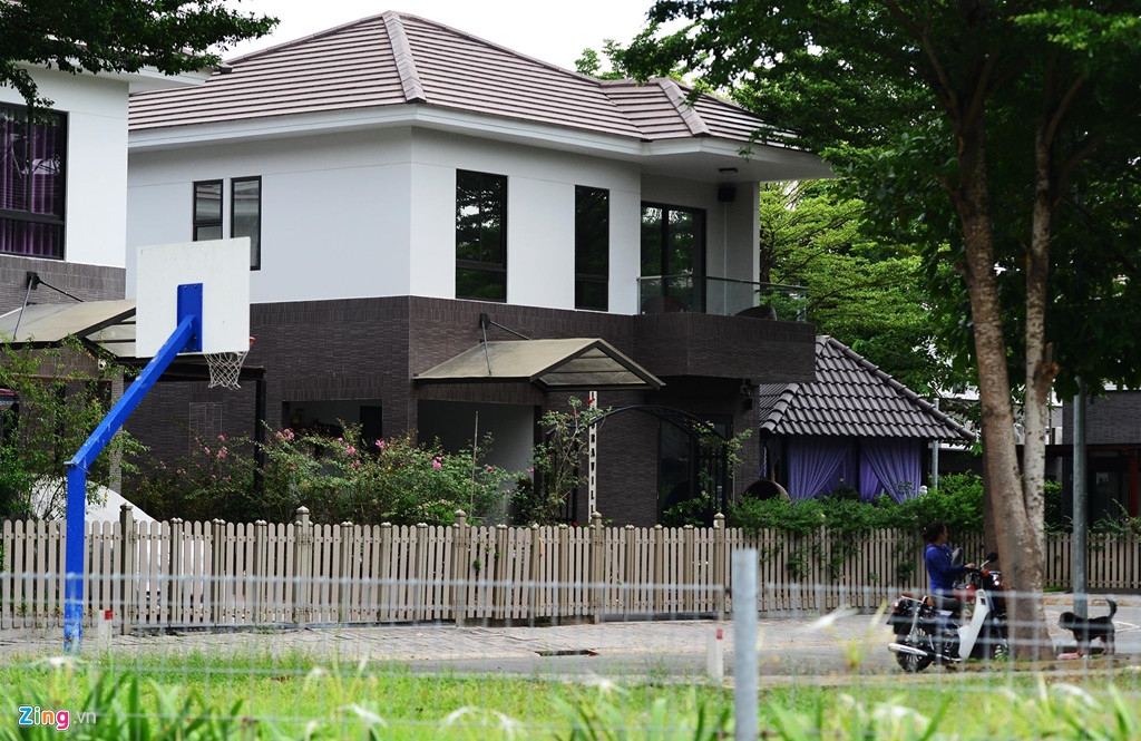 Trước đó, vào tháng 3/2019, ca sĩ Nhật Kim Anh giới thiệu với bạn bè, đồng nghiệp căn biệt thự chị mới mua rộng 200 m2, trị giá hơn 10 tỷ đồng.