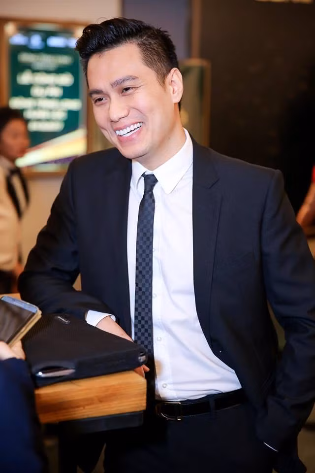 Can dung nhan Viet Anh mui sung sung, cam dai sau dao keo-Hinh-4