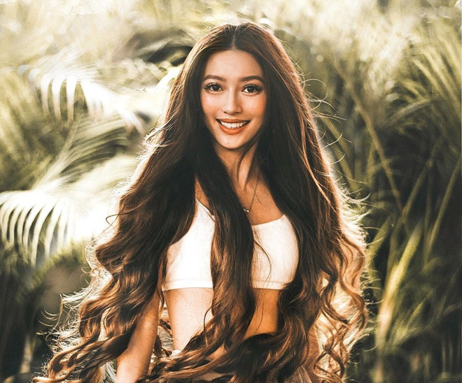 Sarah Trần (sinh năm 1992) là travel blogger nổi tiếng trên mạng xã hội với hơn 300.000 followers. Cô có bố và mẹ đều là người Việt nhưng từ nhỏ theo gia đình sang Australia định cư. Hiện, 9X sống và làm việc tại Đức.