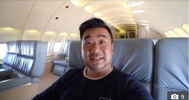 Sam Chui khoe tầng trên rộng rãi của máy bay. (Ảnh: Sam Chui)