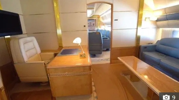 Văn phòng làm việc riêng phía sau một trong những phòng họp. (Ảnh: Sam Chui)