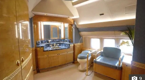 Phòng tắm sang trọng không kém khách sạn 5 sao. (Ảnh: Sam Chui)