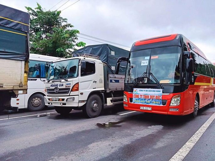 Giao thong te liet vi sat lo nghiem trong o deo Bao Loc-Hinh-4