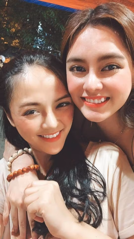 Cãi nhau trên phim nhưng ngoài đời cô nàng tỏ ra thân thiết với My 'sói' Thu Quỳnh.
