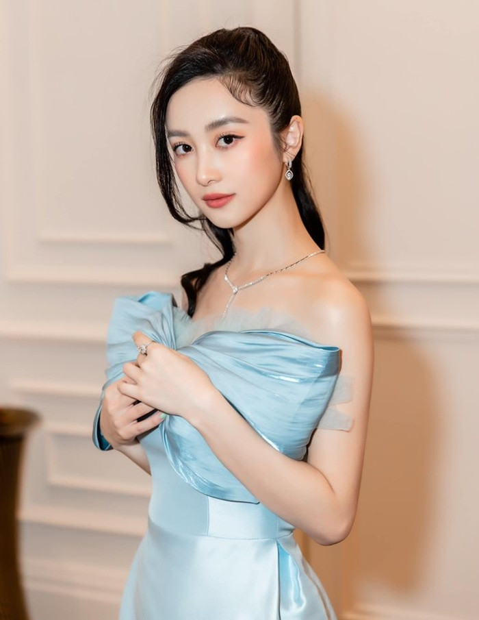 Bi 'to' phau thuat tham my toan bo guong mat, Jun Vu buc xuc 