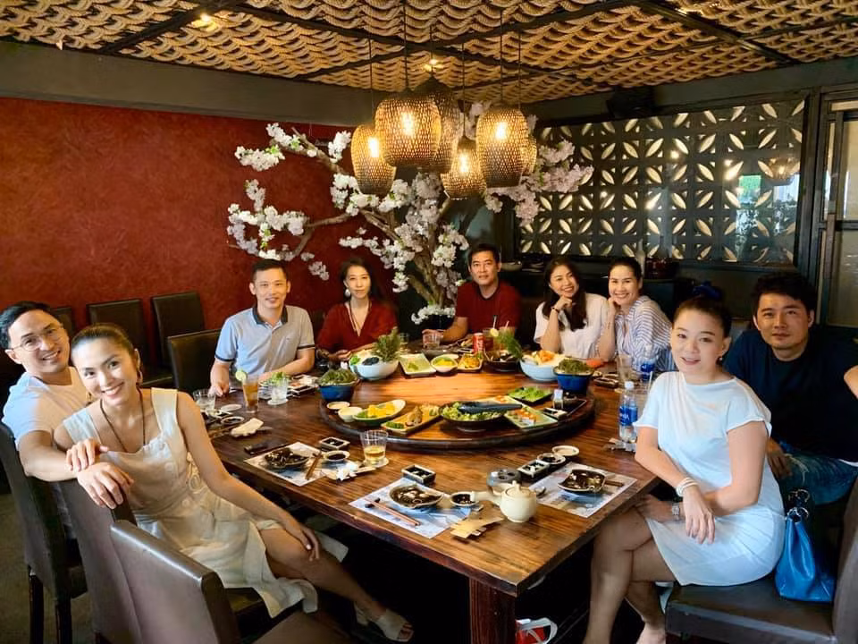 Tang Thanh Ha - Louis Nguyen vui ve ben nhau giua tin don luc duc