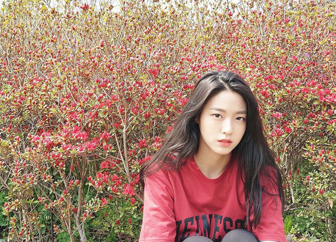 Tuy chưa gặt hái được những thành tựu nghệ thuật nổi bật, song nhờ thế mạnh sắc vóc, Seol Hyun vẫn được xem là một trong những cái tên sáng giá cho danh hiệu “báu vật quốc dân” của showbiz Hàn.