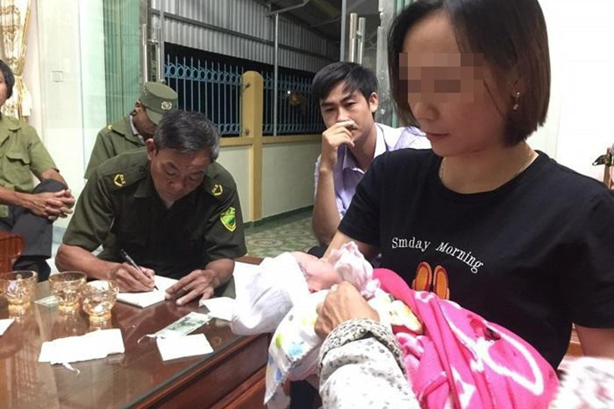 Xot xa so phan nhung dua tre bi bo roi va la thu chua xot cua nguoi me