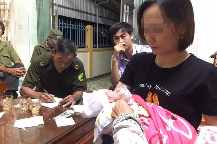 Xot xa so phan nhung dua tre bi bo roi va la thu chua xot cua nguoi me