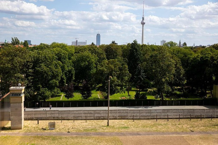 Vùng đệm cũ giữa Đông và Tây nhìn từ trên xuống.