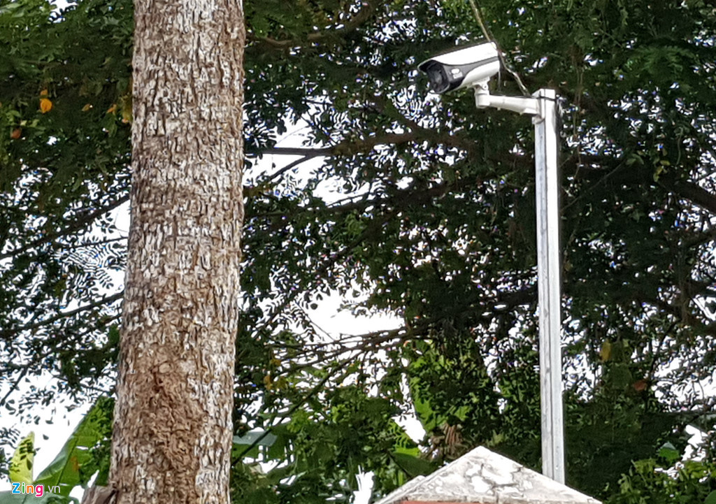 Camera hướng vào một nhà lãnh đạo trong Ban Thường vụ Tỉnh uỷ Sóc Trăng. Ảnh: Tuấn Anh.