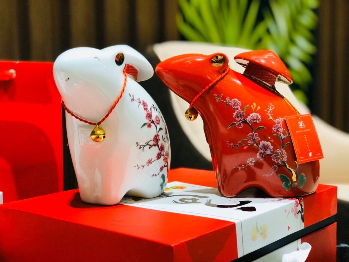 Mot choi Tet Canh Ty, binh ruou chuot ngam vay vang