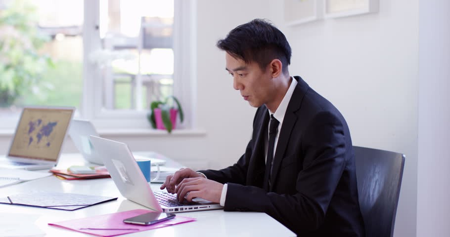 Dap tan dien thoai vi thay vo nhan tin dong dua dan ong