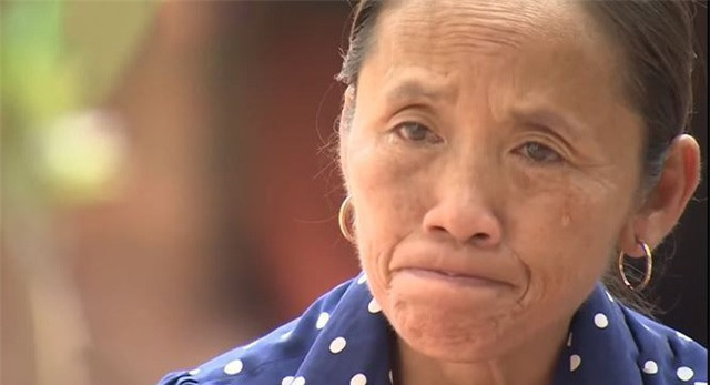 Me con ba Tan Vlog chup anh voi gai xinh, dan tinh don thoi la con dau-Hinh-2