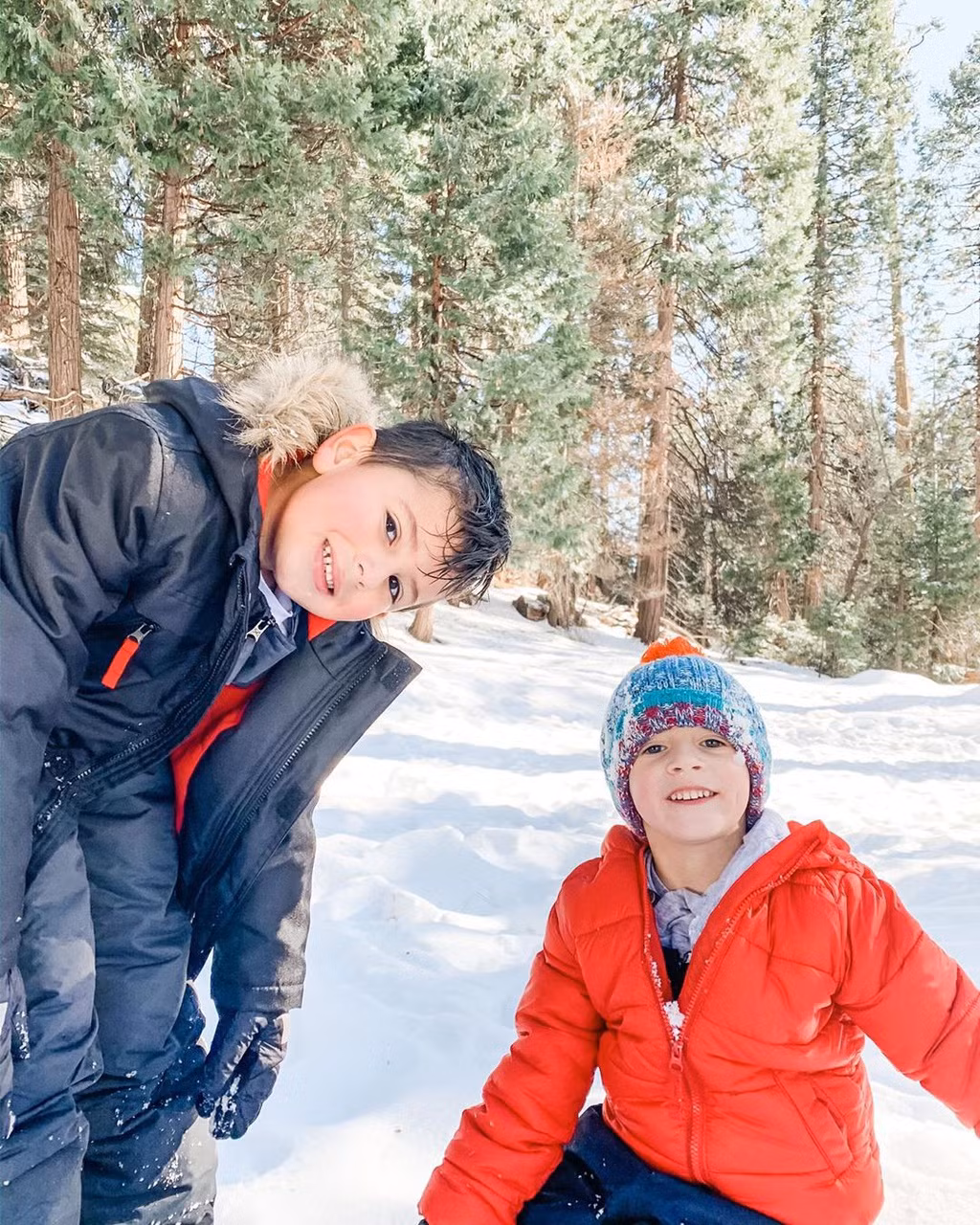 Có nhiều khu cắm trại nằm ở khu vực chân đồi mở cửa vào mùa đông phục vụ du khách. Mỗi khu cắm trại đều có phòng vệ sinh, bàn ăn ngoài trời, tủ đựng thức ăn và lửa sưởi ấm. Ảnh: Inbluejayway, ohsusiieq.