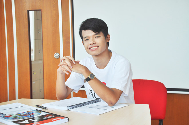 Nhà vô địch năm thứ 14 là Nguyễn Trọng Nhân - đại diện THPT chuyên Tiền Giang, Tiền Giang. Từ năm 2015, cậu trở thành sinh viên chuyên ngành Kỹ sư phần mềm, Đại học Kỹ thuật Swinburne, Australia. Trọng Nhân bật mí Swinburne có môi trường học tập hiện đại, thời gian biểu linh hoạt, sinh viên lựa chọn lớp học theo nguyện vọng cá nhân. Ảnh: ACET.