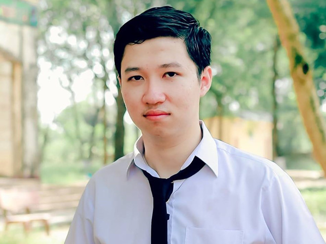 Ngoài danh hiệu quán quân, Phan Đăng Nhật Minh (THPT Hải Lăng, Quảng Trị) còn là "vua phá kỷ lục" của Đường lên đỉnh Olympia năm thứ 17. “Cậu bé Google” chọn ngành Hóa học tại Đại học Kỹ thuật Swinburne, Australia để tiếp tục theo đuổi giấc mơ nghiên cứu khoa học. 10X dự định hoàn thành 3 năm học cử nhân tại Swinburne, sau đó học bằng thạc sĩ và tiến sĩ tại Australia hoặc một quốc gia khác. Ảnh: FBNV.